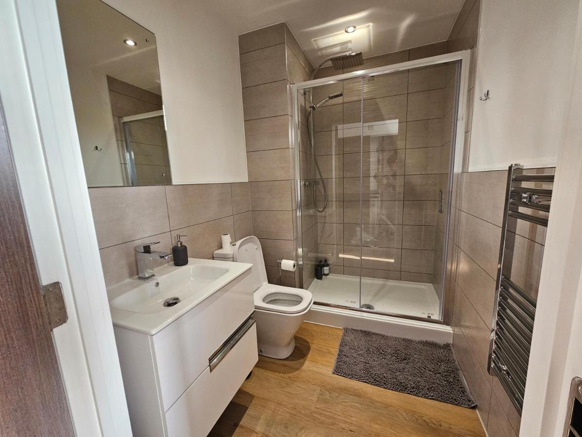 Brand New Trafford Apartment Manchester Exterior foto